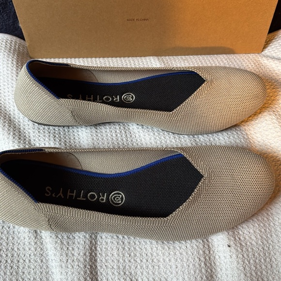 Rothy’s Size 11 Women Flats lightly worn a little belmish in picture - Picture 2 of 6